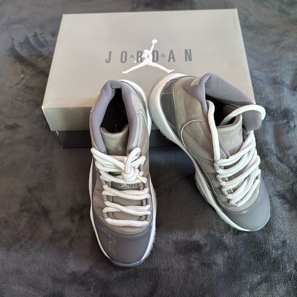 Air Jordan 11 Retro gray